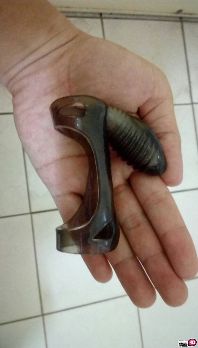 戴上恶少套环在小穴里抽插吧。恶少戏珠震动硅胶锁精老二套-恶少八爷;;;插图7