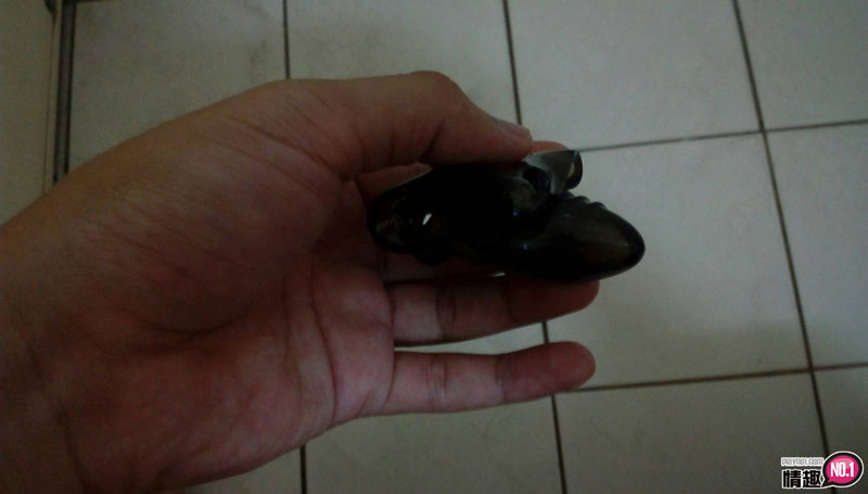 戴上恶少套环在小穴里抽插吧。恶少戏珠震动硅胶锁精老二套-恶少八爷;;;插图8