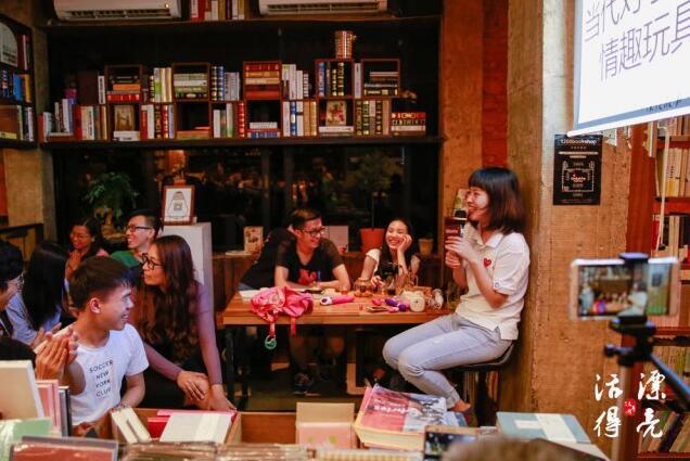 女孩测评情趣用品被赞有助于中国性教育插图1